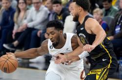 开云体育下载-骑士逆转广东队，福克斯关键制胜2025