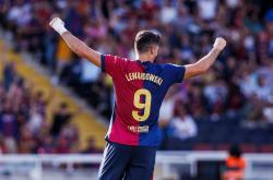 开云APP-瑞典轻取罗马，莱万点燃赛场2025