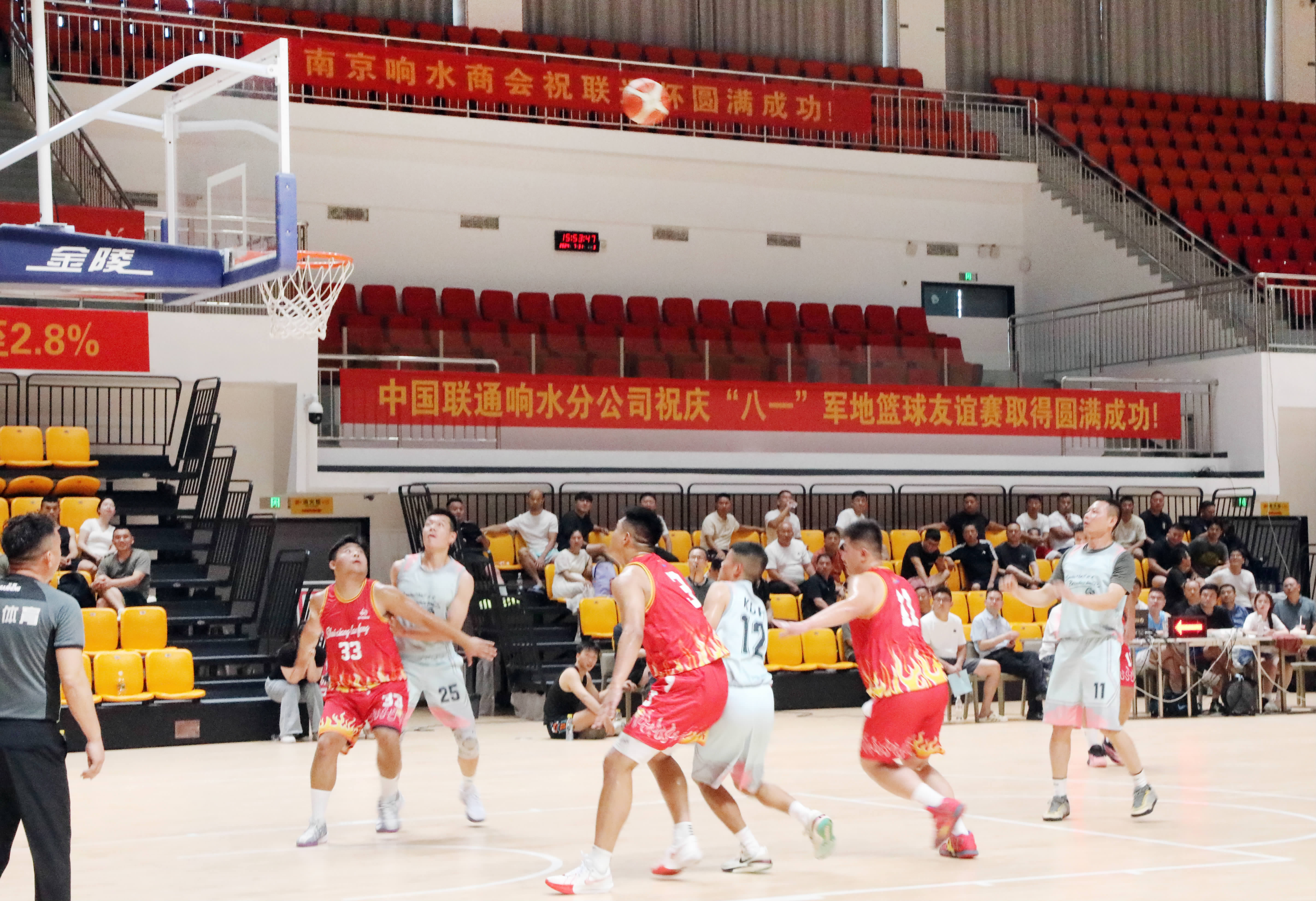 球队备战友谊赛，士气高昂备战