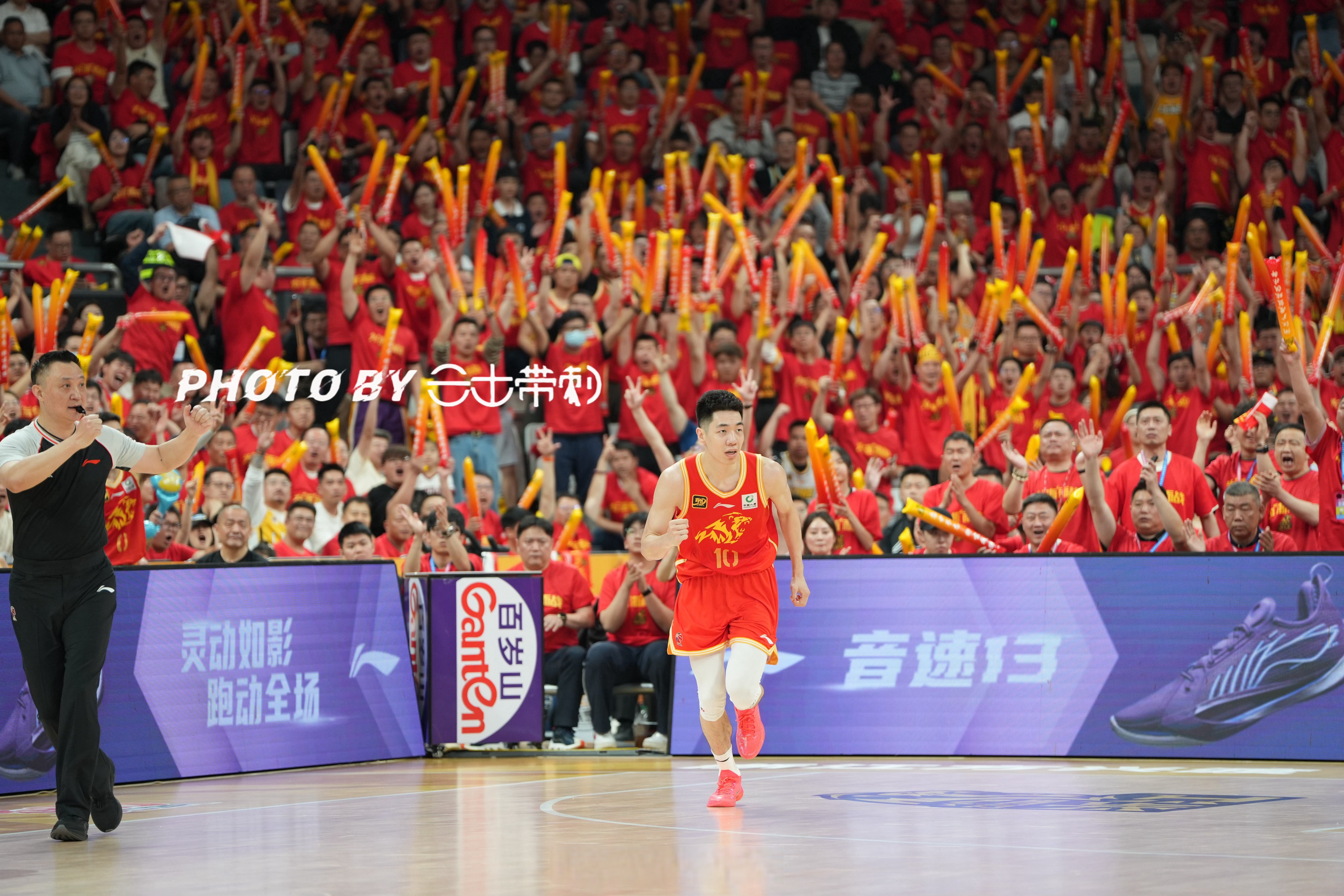 包含广厦男篮在近期的比赛中展现出强大实力的词条