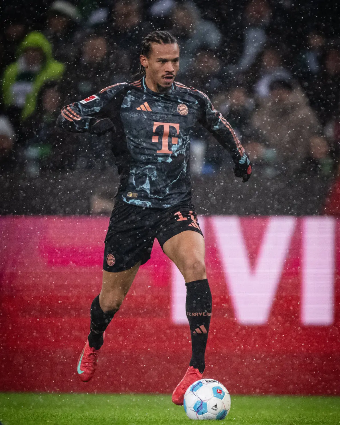 包含门兴格拉德巴赫主场惨败，遭遇低谷的词条