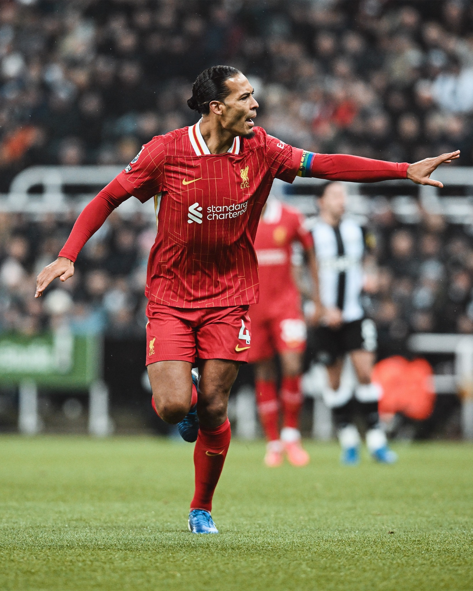 比利时险胜巴萨,萨拉赫关键制胜 比利时险胜巴萨,萨拉赫关键制胜