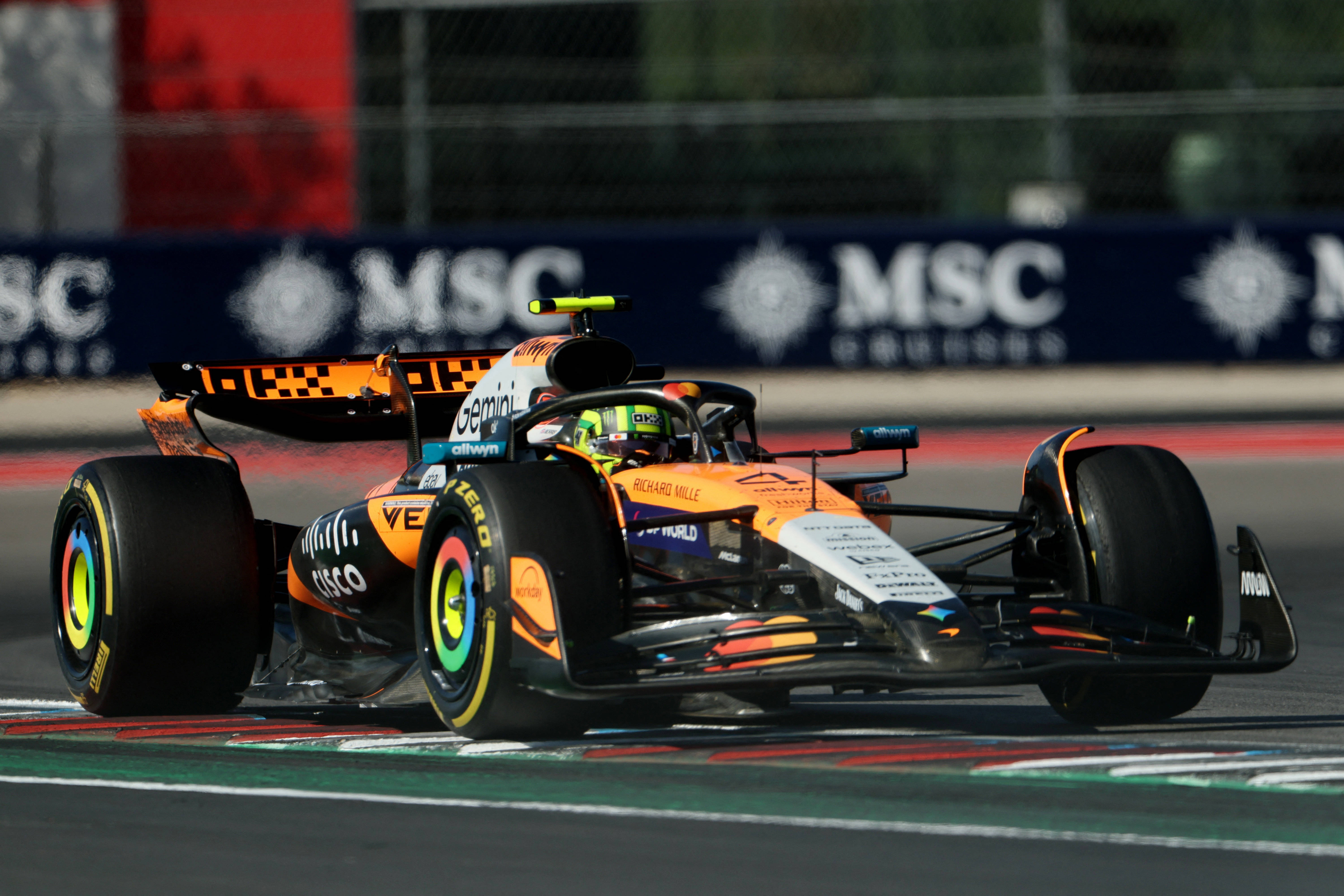 迈凯伦轻取雷诺车队，维斯塔潘高光表现